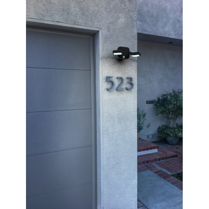 Osram - LED-Außenwandleuchte mit integriertem Sensor BATTERY 2xLED/5W/4xD IP54