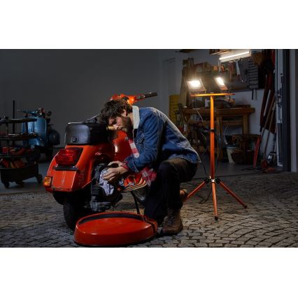 Osram - LED-Flutlicht auf Stativ TRIPOD 2xLED/20W/230V IP65