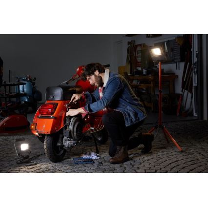 Osram - LED-Scheinwerfer mit Halter für außen WORKLIGHT 1xLED/20W/230V IP65