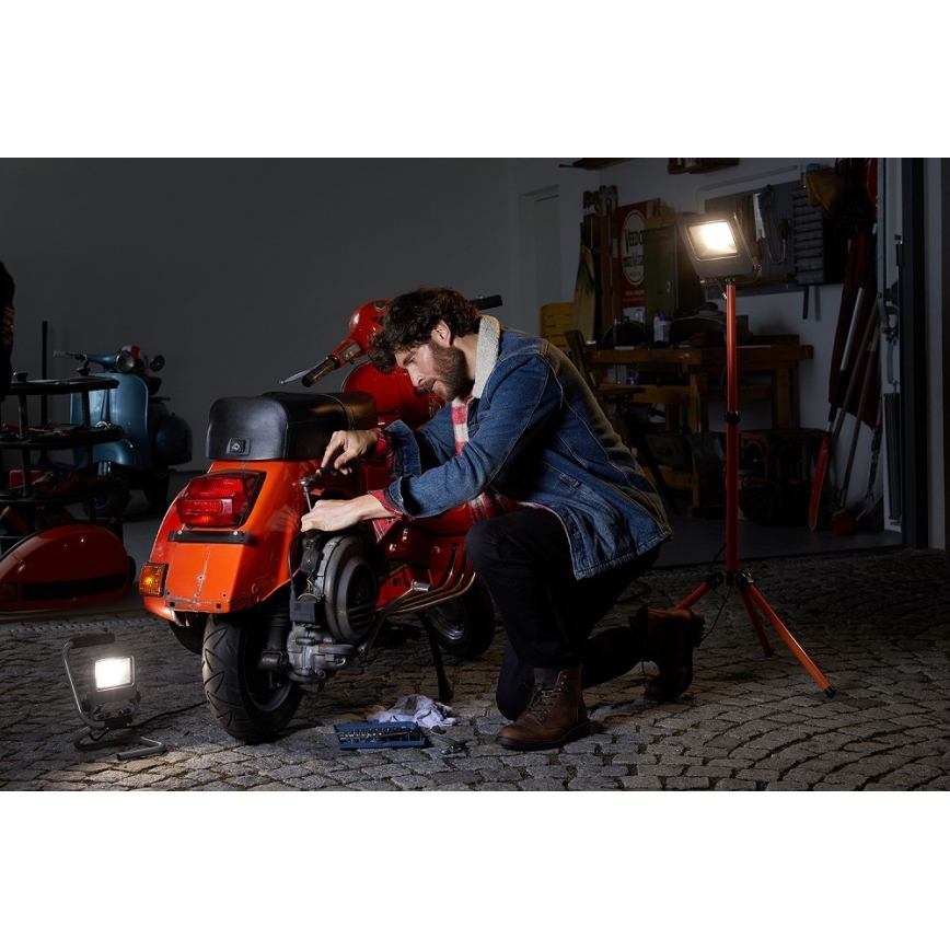 Osram - LED-Scheinwerfer mit Halter für außen WORKLIGHT 1xLED/20W/230V IP65