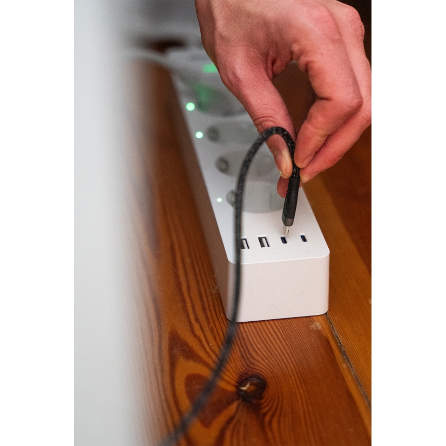 Osram - SMART+ Steckdosenleiste 4-fach (Typ F) + 2× USB-A + 2× USB-C, Wi-Fi