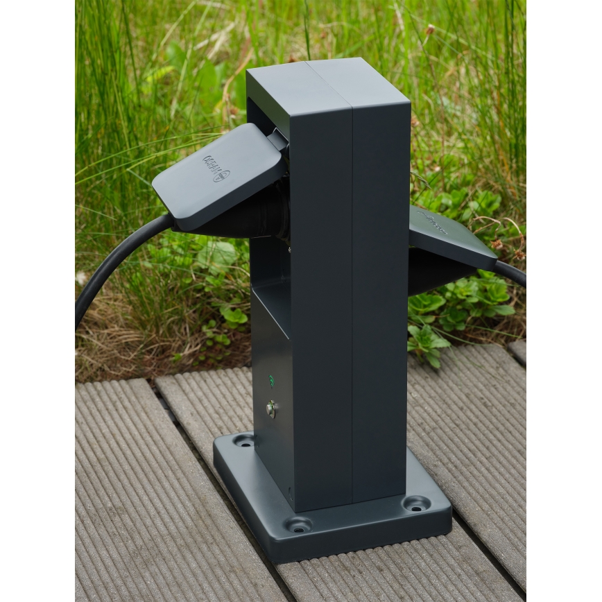 Osram - Smarte Außen-Steckdosen-Säule mit 2 SCHUKO-Steckdosen und Wi-Fi-Repeater, IP44