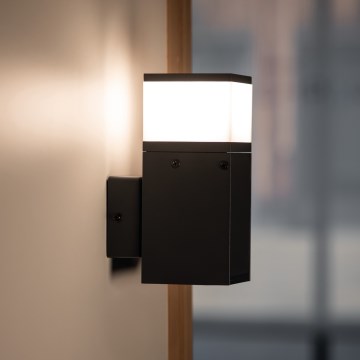 Outdoor-Wandleuchte mit Steckdose DASTEN 1xG9/11W/230V IP44 schwarz