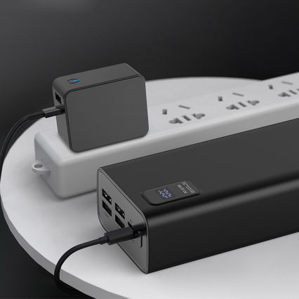 Power Bank mit LED Anzeige Power Delivery 30000 mAh 3,7V schwarz