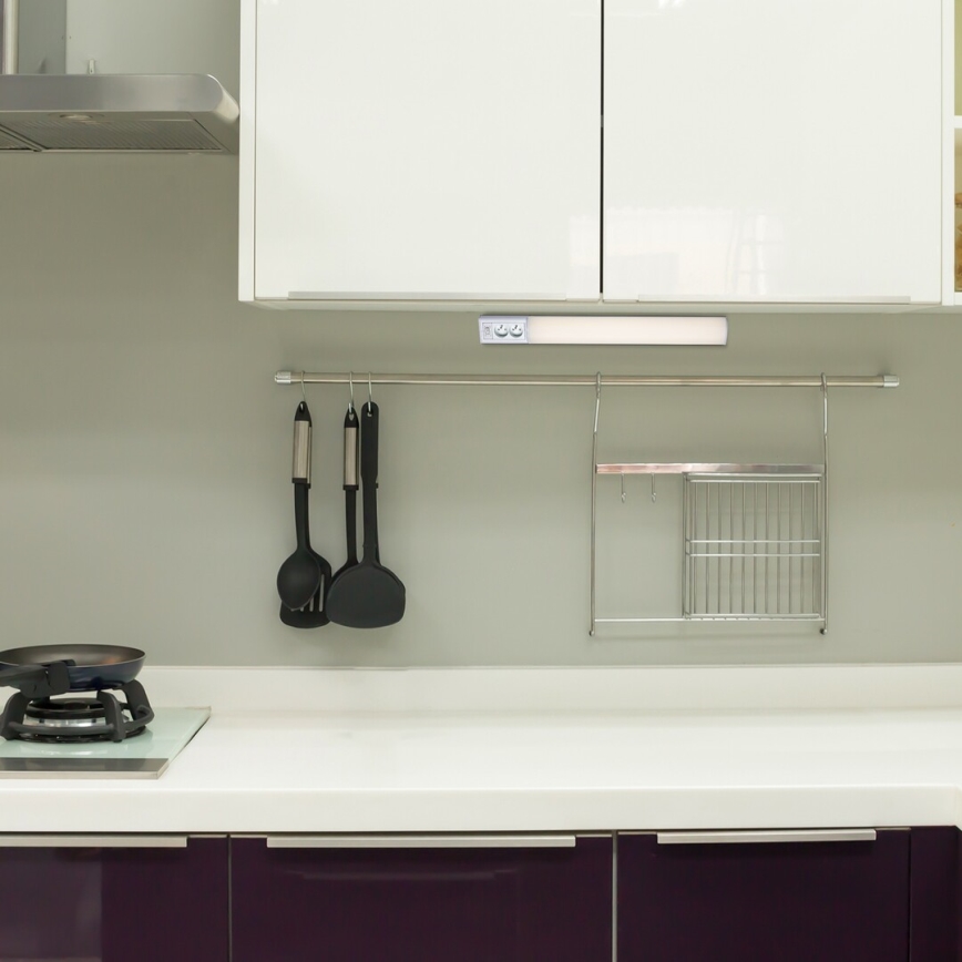 Rabalux - LED-Küchenunterbauleuchte mit Steckdosen LED/15W/230V 4000K 70 cm weiß