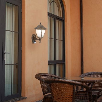 Außen Wandbeleuchtung mit Sensor 1xE27/60W/230V IP43 gold