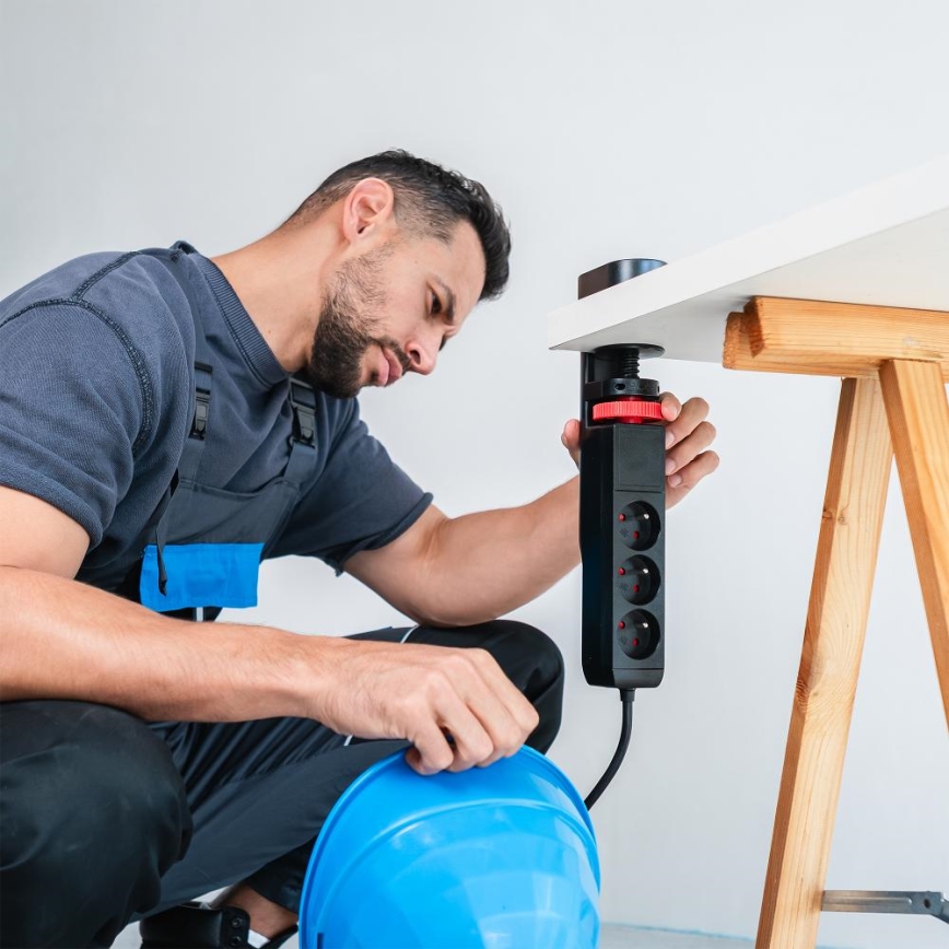 Steckdosenleiste mit Tischklemme, 3× Steckdosen (Typ E) + 2× USB-A + 1× USB-C, 1,5 m, schwarz