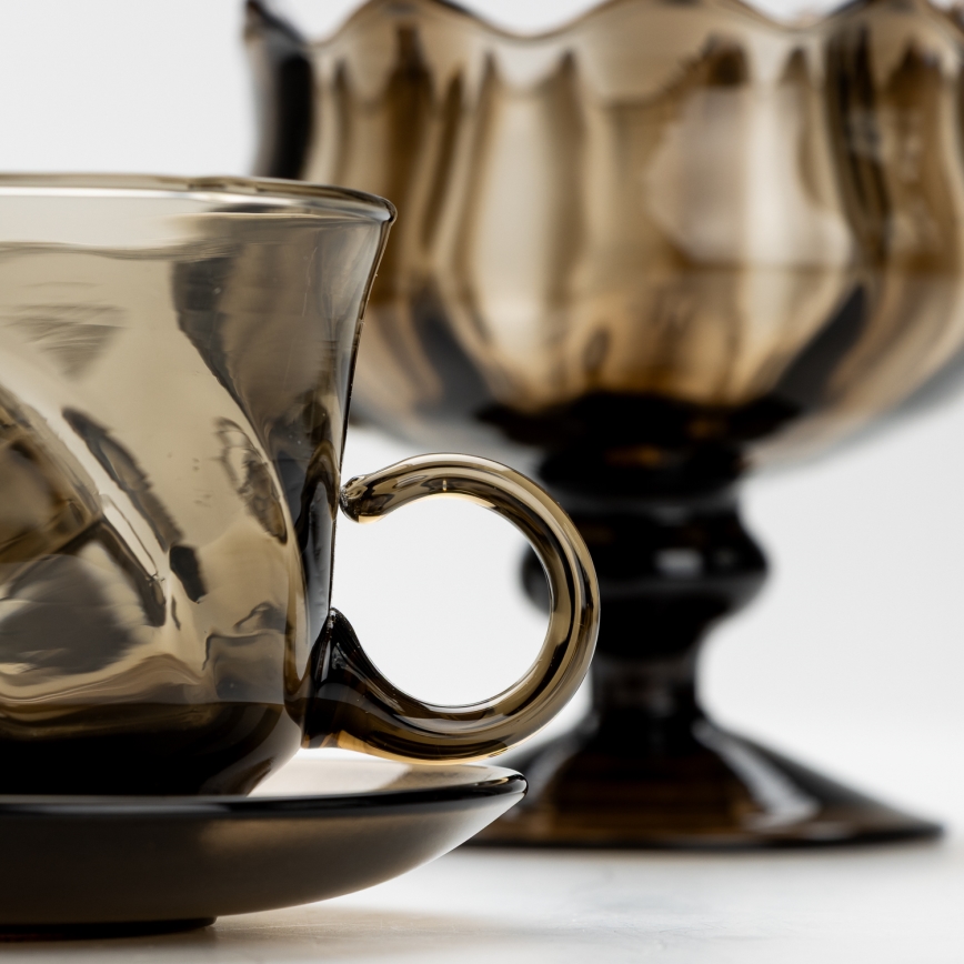 Set aus 6 Glastassen mit Untertassen und 1 Rauchglas-Zuckerdose