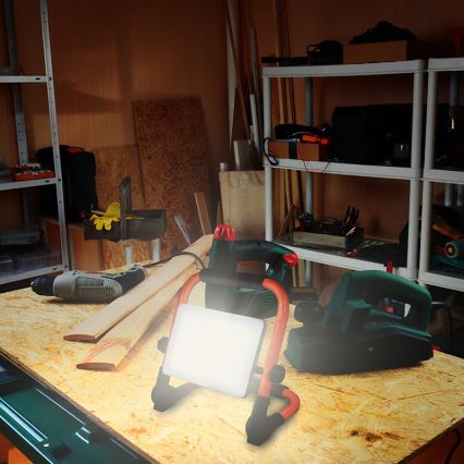 LED-Strahler mit Stativ LED/30W/230V 4000K IP65