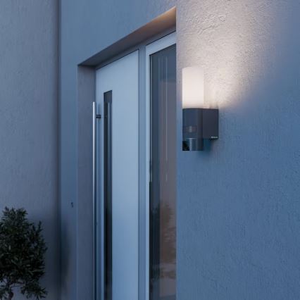 Steinel 092597 - LED-Außenleuchte mit Sensor und Kamera L 620 LED/13,5W/230V IP44