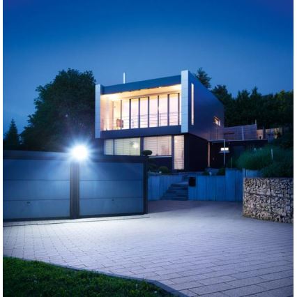 STEINEL 582210 - LED Reflektor s čidlem XLED Home 3 LED 18W