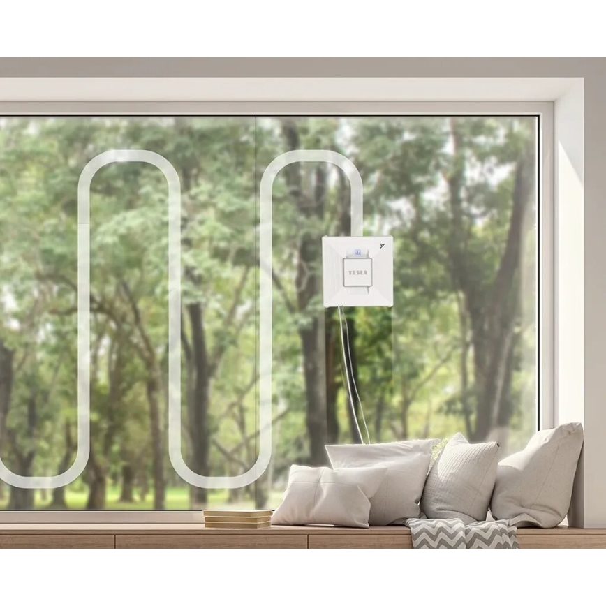 TESLA Electronics RoboStar - Intelligenter Fensterreiniger mit Wassersprühfunktion 72W/230V/650 mAh Wi-Fi + Fernbedienung