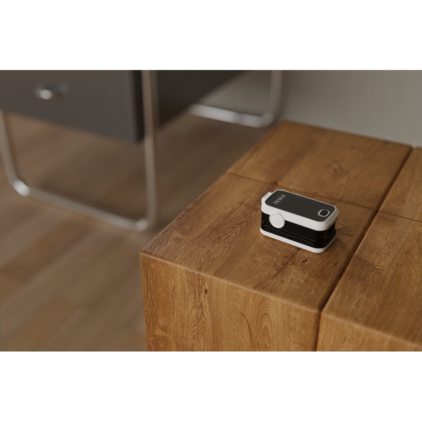 TESLA Smart - Intelligenter Pulsoximeter mit 2xAAA Batterien IP22