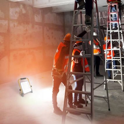 Wiederaufladbarer LED-Scheinwerfer mit Stativ LED/100W/3,2V 5000K 5000 mAh IP65 orange